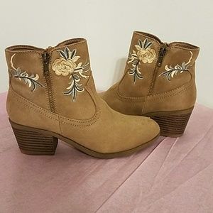Rock & Candy Ankle Boots size 5.5